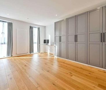 Canalside Mews, Woking, GU21 - Photo 1