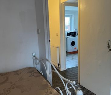 Room in a Shared Flat, Harts Lane, IG11 - Photo 6