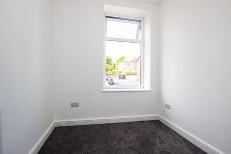 3 bedroom House To Let Total Size: 905 SQ FT - Photo 2