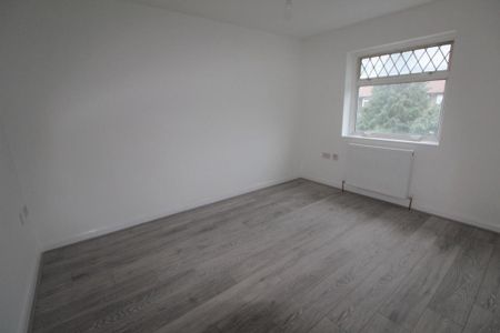 4 bedroom terraced house to rent - Photo 2