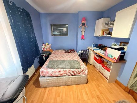 9 Ebor Parade, Belfast BT12 6NS - Photo 3