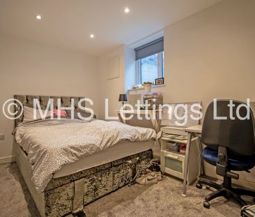 6 Bedroom Mid Terraced House for rent in Ashville View - Photo 3