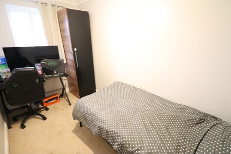 3 bedroom end of terrace house to rent - Photo 5