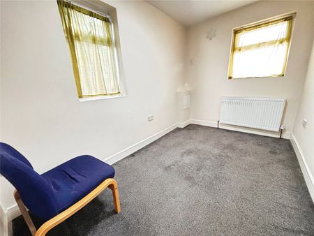Thorney Mill Road, Iver, Buckinghamshire, SL0 - Photo 3