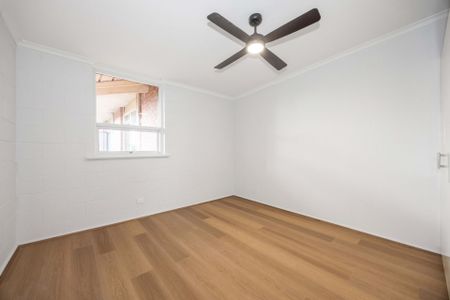 Fully renovated unit with private courtyard! - Photo 2