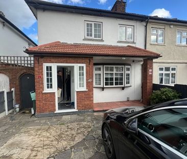 4 Bed Semi-Detached House, Duke Road, IG6 - Photo 6