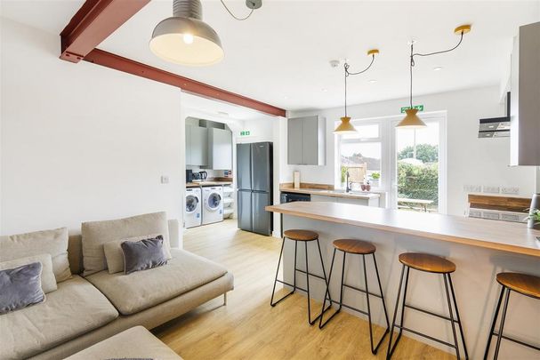 6 bedroom house to rent - Photo 1