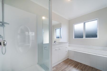 Family Home in Great location - Photo 2