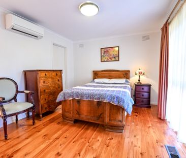 12 Lomond Drive, Glen Waverley - Photo 3