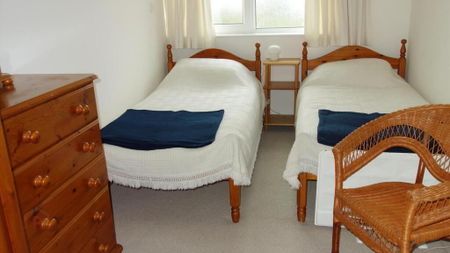 HOLIDAY, 5 Hopefield Avenue, Portrush, BT56 8HB - Photo 2