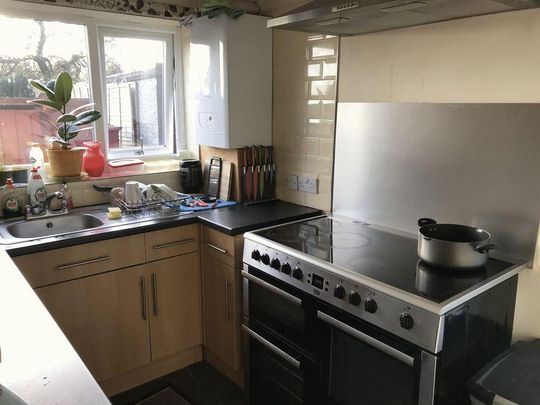 1 bedroom in a house share to rent - Photo 1