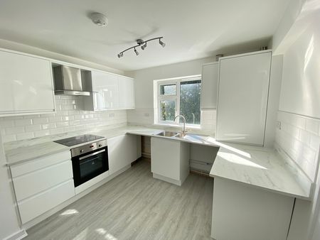 Llwyn-Y-Mor, Caswell, Swansea, SA3 - Photo 4