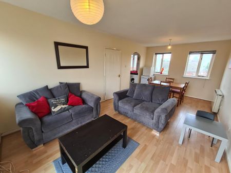 3 bedroom apartment to rent - Photo 2