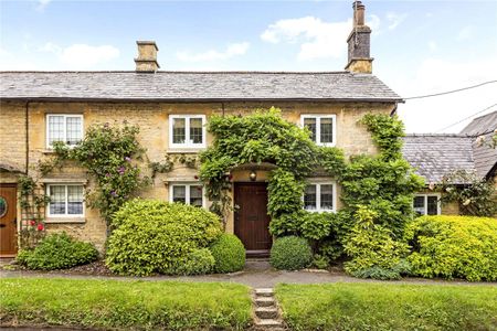 Two bedroom terraced cottage in the heart of the village of Churchill near Kingham. - Photo 3