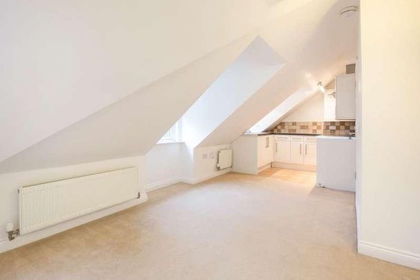 Linden House, Emsworth, PO10 - Photo 1