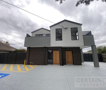 Modern Room in Prime Reservoir Location - 1 Room Left Available! - Photo 5