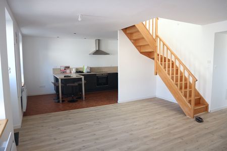 Location Maison 5 pièces 81m² - Photo 3