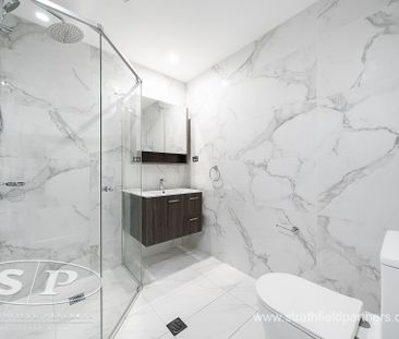 Luxury One Bedroom Apartment - Photo 1