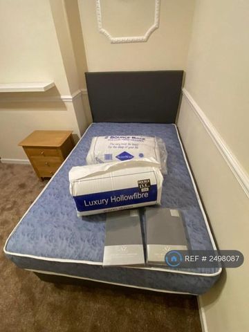 1 bedroom in a house share to rent - Photo 3