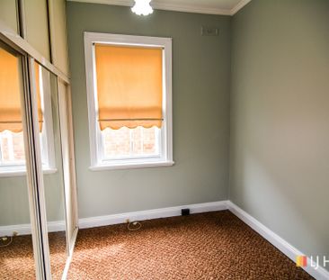 CENTRALLY LOCATED FAMILY HOME - Photo 6