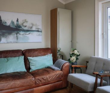 1 bedroom in a flat share to rent - Photo 6