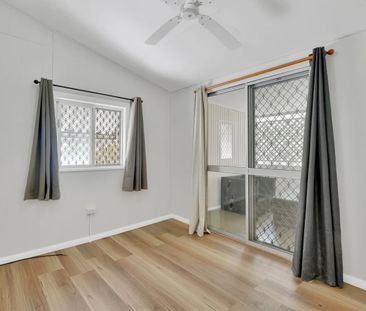 Light-Filled Queenslander Living Just Steps from Redbank Station - Photo 4