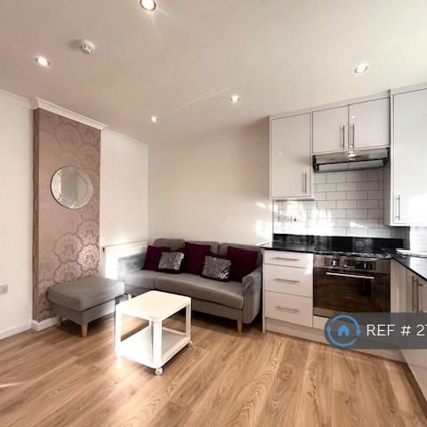 3 bedroom flat to rent - Photo 1