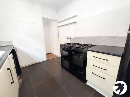 3 bedroom terraced house to rent - Photo 4