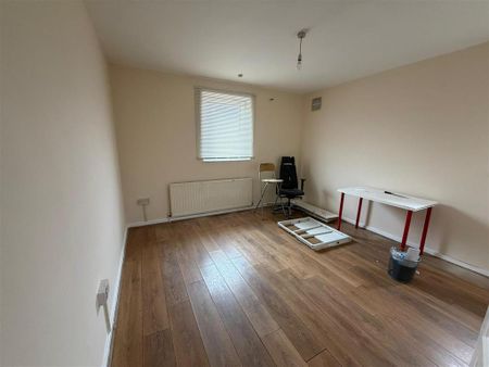 4 bedroom flat to rent - Photo 3