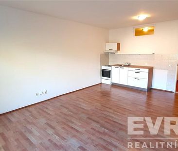 Pronájem bytu 1+kk 32 m2 - Photo 1