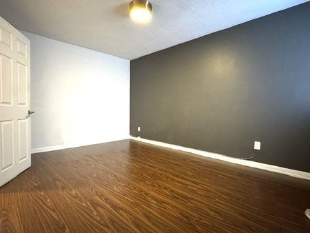 For Lease - 660 1/2 Bloor Street, Toronto, Ontario - Photo 3