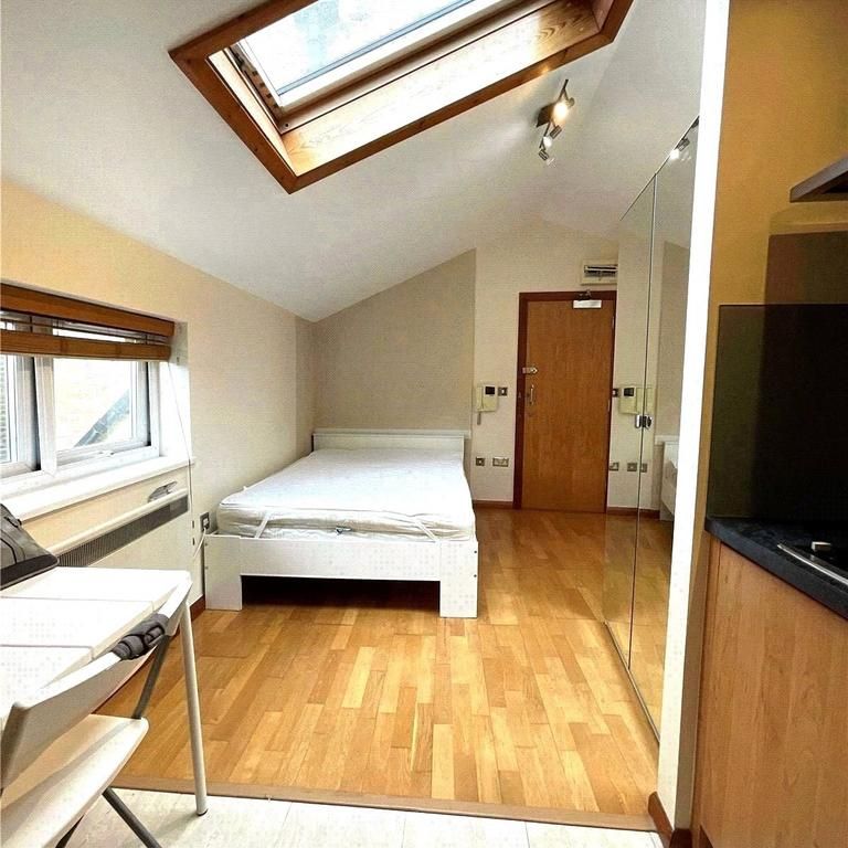 Studio to rent - Photo 1