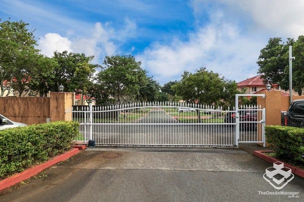 One of the villa in great location - Photo 1