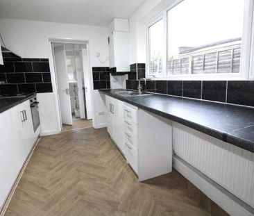 4 bedroom terraced house to rent - Photo 6