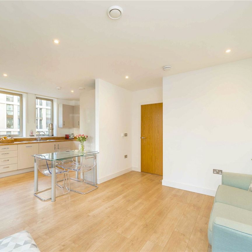 Bessemer Place, Greenwich Peninsula, SE10, London - Photo 1