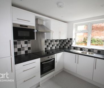 2 bedroom semi-detached house to rent - Photo 3