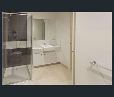 Modern Townhome - Photo 6