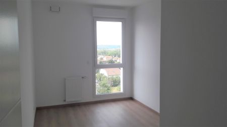 location Appartement F4 DE 83.4m² À VILLEURBANNE - Photo 3