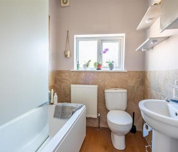 2 bedroom end of terrace house to rent - Photo 5