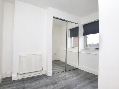 4 bedroom terraced house to rent - Photo 3