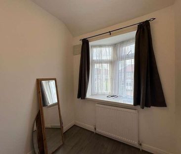 Launceston Gardens, Greenford, UB6 - Photo 3