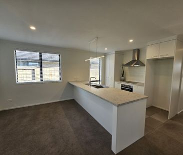 Home On Hills View - Papamoa - Photo 1