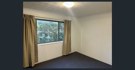 Spacious Ground-Floor Apartment with Multiple Outdoor Areas - Photo 3