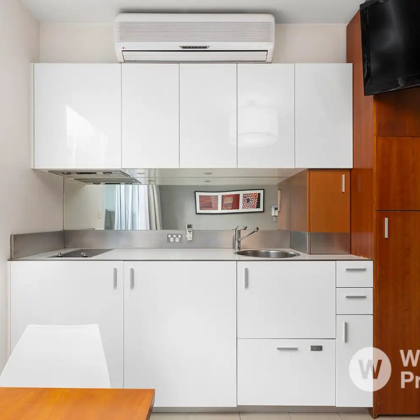 “Modern Studio Living in the Heart of St Kilda – Fully Furnished with Courtyard” - Photo 1
