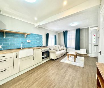 1 bedroom semi-detached house to rent - Photo 5