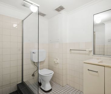 Relaxed Living in a Quiet North Wollongong Pocket - Photo 3