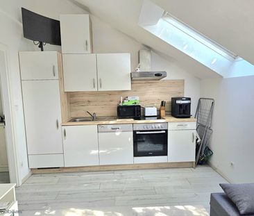 Hübsche Dachgeschosswohnung in Ruhelage- sofortiger Einzug möglich! - Photo 2