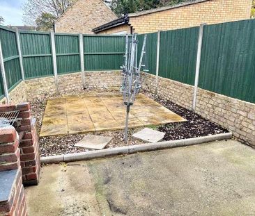 Glebe Road, Egham, TW20 - Photo 6