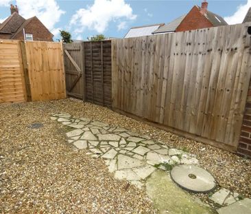 2 bedroom terraced house to rent - Photo 4