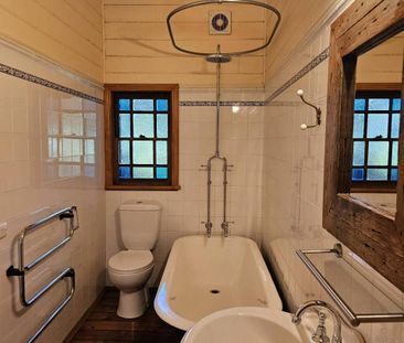 Charming 2-Bedroom Cottage - Photo 6
